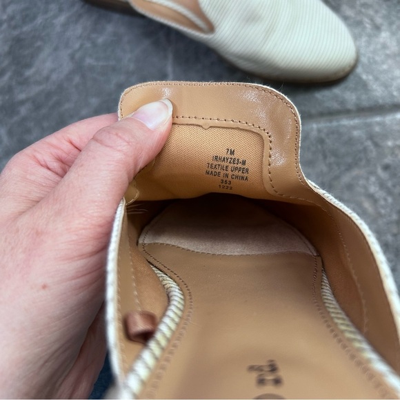 NWOB Indigo Rd Cream and Grey Stripe Mule Flats Size 7 Fall Neutral Almond Toe - Picture 3 of 12